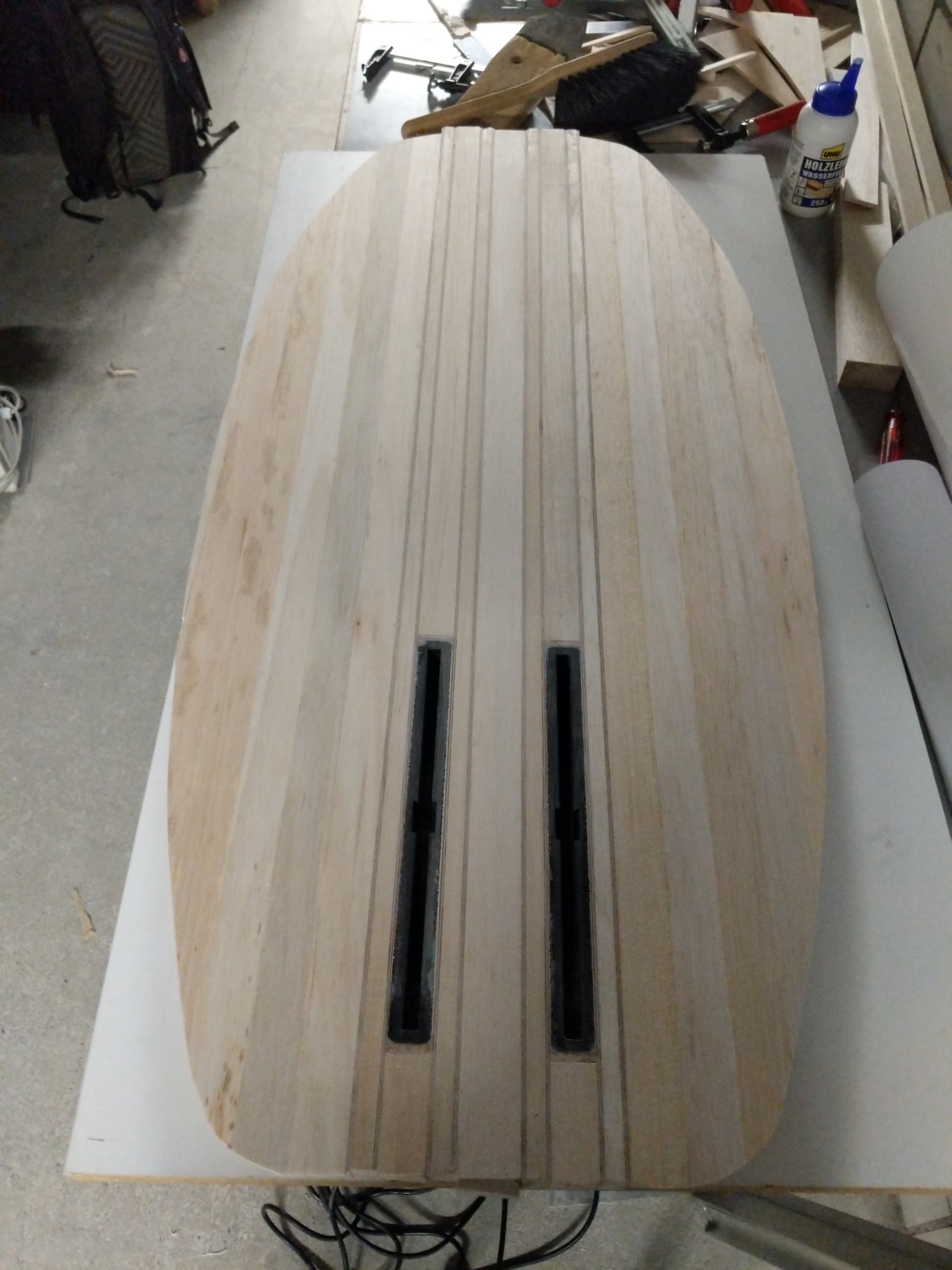 Stringers and deck start looking like a surfboard (outside board)