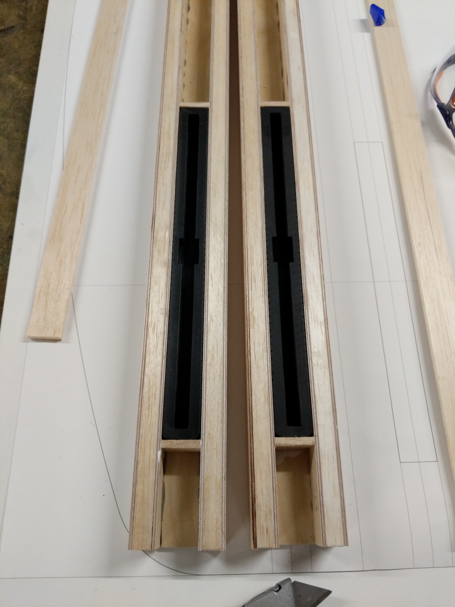 Gluing foil boxes into the stringers
